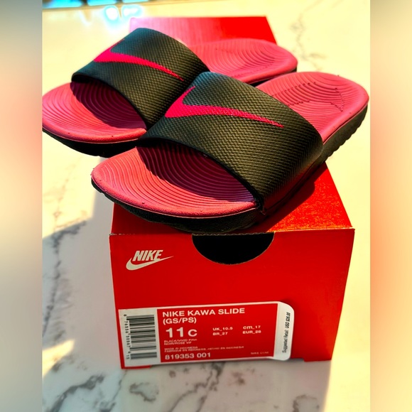 Nike slides - Picture 1 of 3